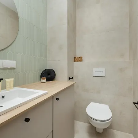 Modern With Parking And Air-conditioning In By Renters Appartamento *