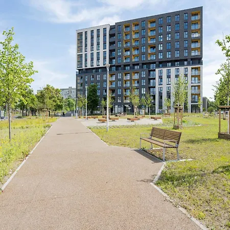 Modern With Parking And Air-conditioning In By Renters * Breslavia