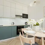 Lejlighed Modern With Parking And Air-conditioning In By Renters