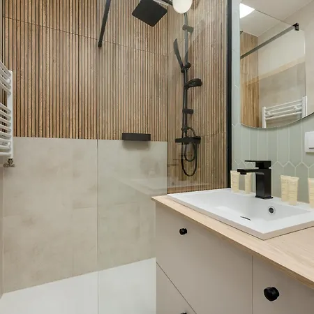 Modern With Parking And Air-conditioning In By Renters Apartment