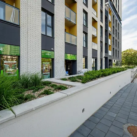 Lejlighed Modern With Parking And Air-conditioning In By Renters