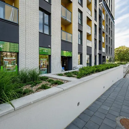 Apartment Modern With Parking And Air-conditioning In By Renters