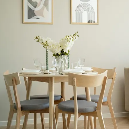Modern With Parking And Air-conditioning In By Renters Wroclaw