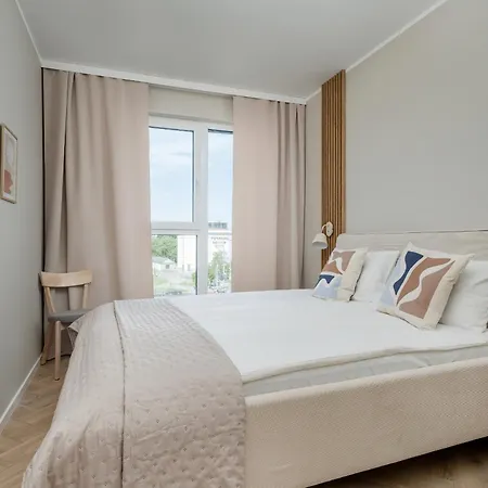 Modern With Parking And Air-conditioning In By Renters *